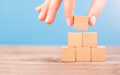 woman is placing blank blocks in a row on the blue background