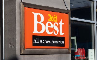 Parkdale, OR, USA - Nov 16, 2021: The Do It Best sign is seen outside a farm supply store in Parkdale, Oregon. Do it Best Corp is a member-owned hardware, lumber, and building materials co-op.