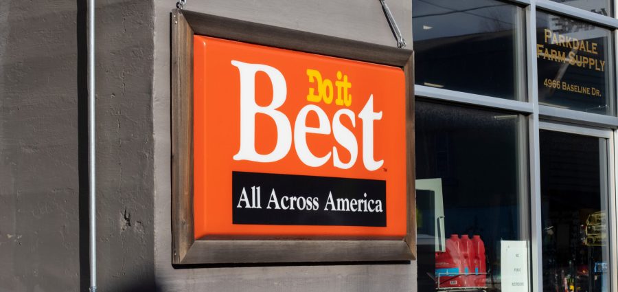 Parkdale, OR, USA - Nov 16, 2021: The Do It Best sign is seen outside a farm supply store in Parkdale, Oregon. Do it Best Corp is a member-owned hardware, lumber, and building materials co-op.