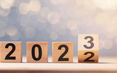 Cube turns from 2022 to 2023 on wooden table