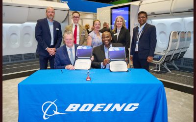 Brian Sartain (left), chief operating officer, Ontic, and William Ampofo, vice president, Parts & Distribution Services and Supply Chain, Boeing Global Services, are joined by their teams for to mark the signing of a new 10-year exclusive distribution agreement.